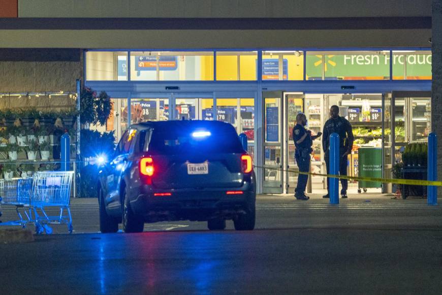 Un empleado de la cadena de supermercados Walmart mató a tiros a seis personas en un local en el este de Estados Unidos y luego se suicidó, dijo la policía el miércoles, en el segundo tiroteo masivo en el país en cuatro días.