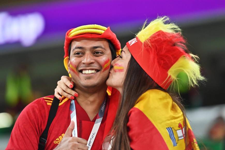 Esta pareja española se dio un beso.