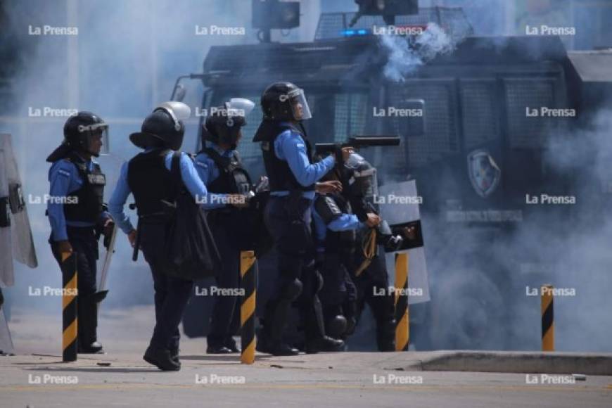 El paso hacia la ciudad de San Pedro Sula también fue cerrado por varias horas.