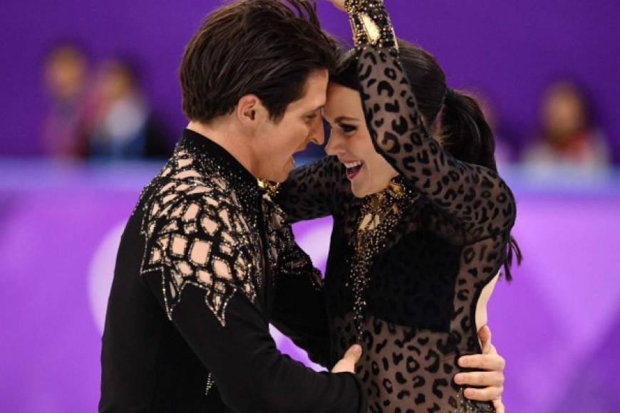 La pareja más laureada de la historia del patinaje artístico se llevó las medallas de oro en todas sus presentaciones en los JJOO de invierno.