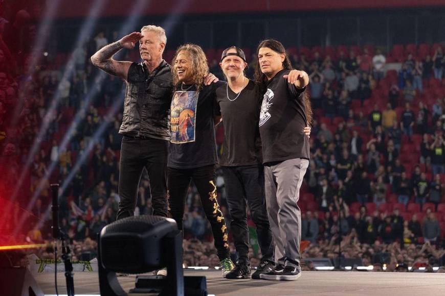 <b>METALLICA</b><b></b>El grupo estadounidense es originario de Los Ángeles, pero con base en San Francisco desde febrero de 1983. Fue fundado en 1981por Lars Ulrich y James Hetfield. Hasta la fecha, el grupo ha editado 11 álbumes de estudio, siendo el último de estos “72 Seasons” el cual fue lanzado mundialmente el 14 de abril de 2023. Las ventas totales de Metallica superan las 90 millones.