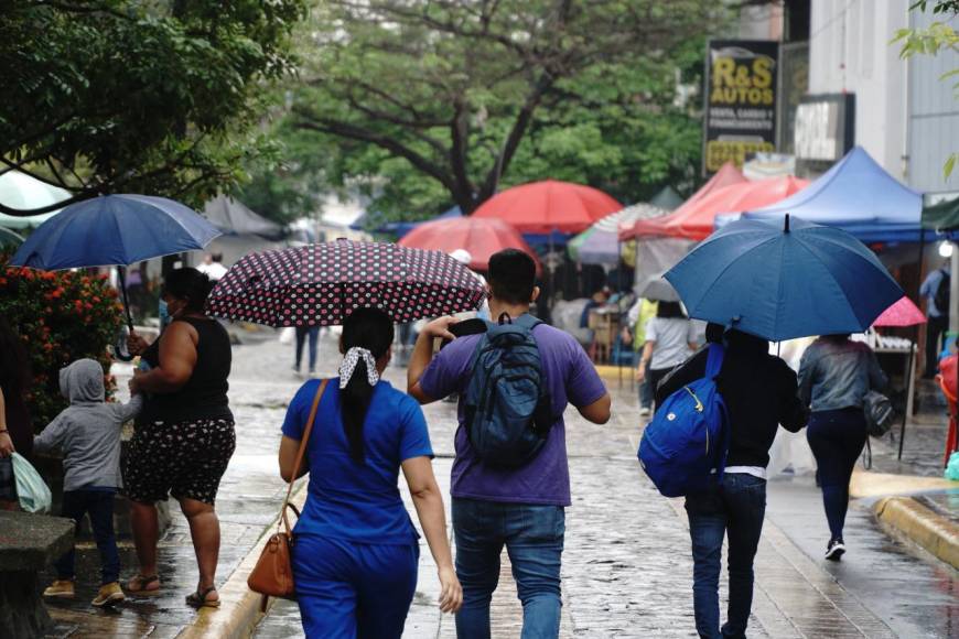 Alerta verde en cinco departamentos de Honduras por lluvias que dejará vaguada y frente frío. 