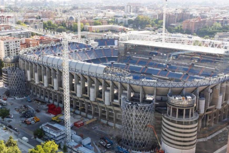Desde la reanudación de la Liga Española, el Real Madrid ha disputado sus partidos de local en el estadio Alfredo Di Stéfano de la Ciudad Deportiva de Valdebebas. Esto se debe a que las autoridades del club merengue aprovecharon la interrupción de la competencia por la pandemia para dar inicio a una serie de obras de gran magnitud en el Santiago Bernabéu.