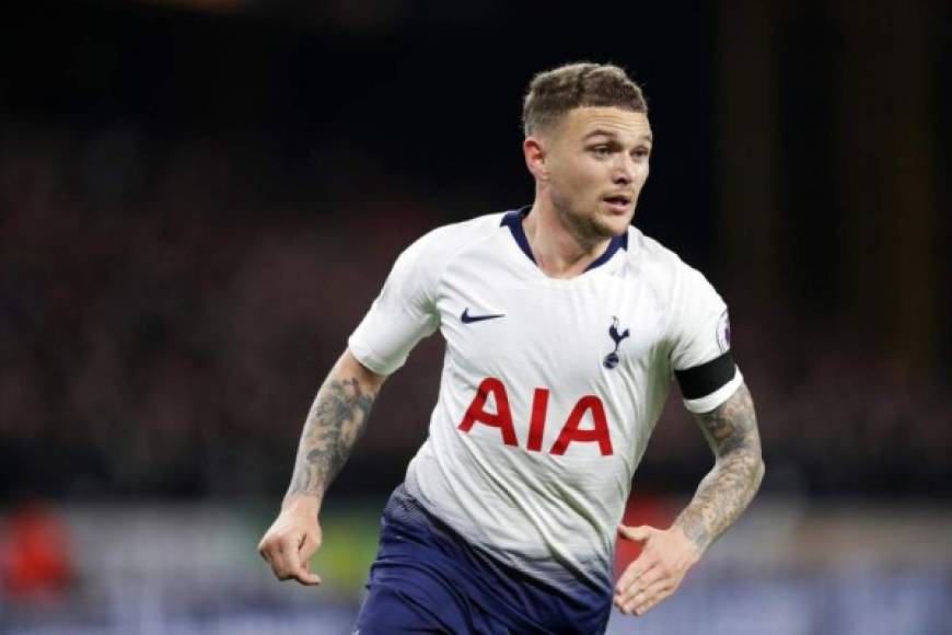 Según apuntan varios medios ingleses, el defensor Kieran Trippier estaría viajando a Madrid para pasar el reconocimiento médico con el Atlético después de que el Tottenham accediera a venderlo por 20 millones de libras.<br/>