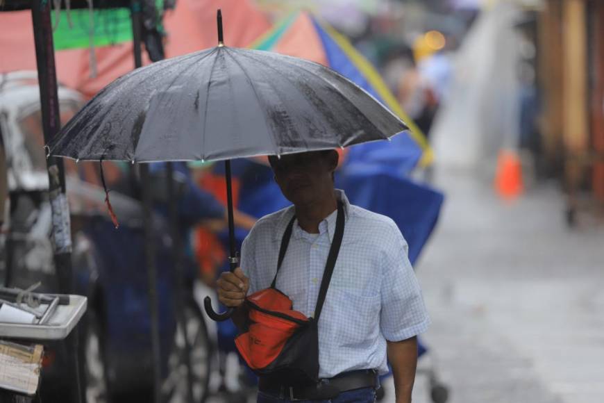 Alerta verde en cinco departamentos de Honduras por lluvias que dejará vaguada y frente frío. 