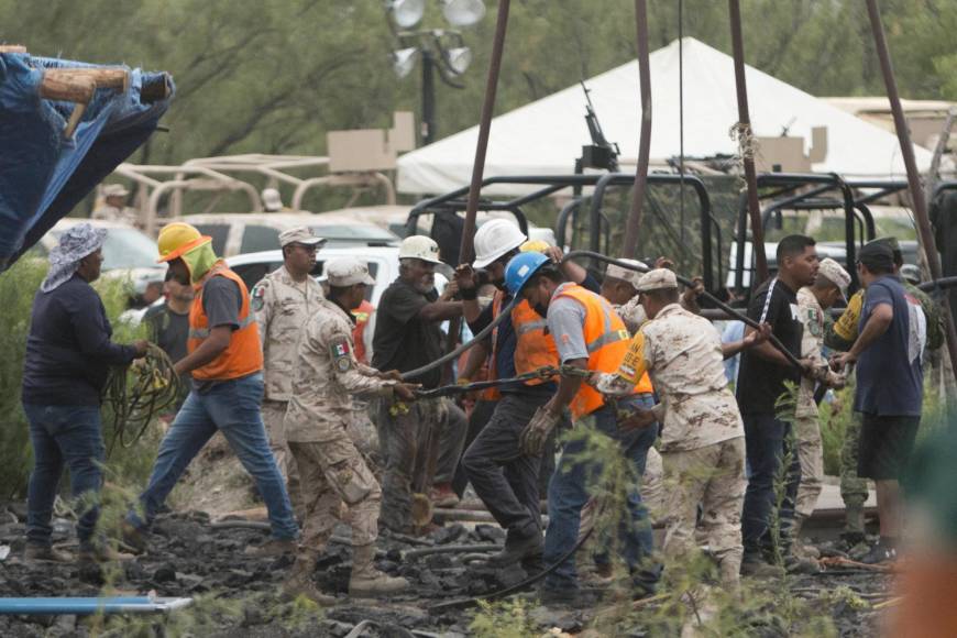 México lucha contrarreloj para rescatar a diez mineros atrapados tras derrumbe