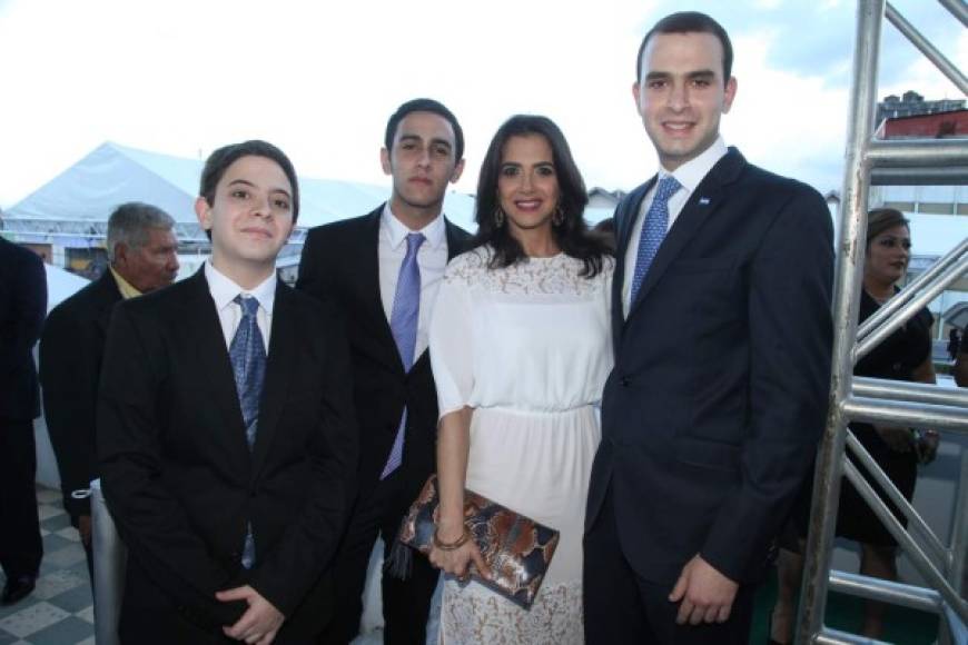 Emiliano, Omar, Fairuz y Marcelo Larach Khoury.