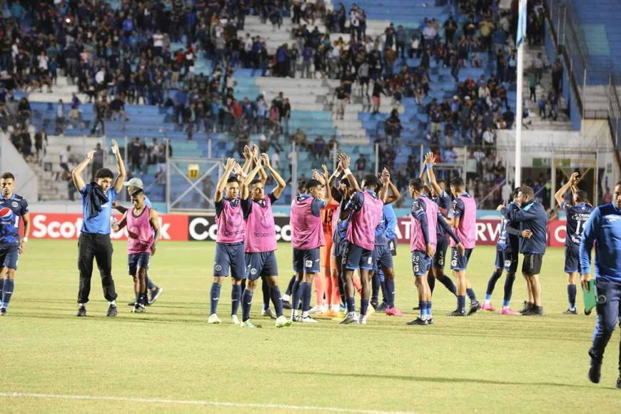 Los jugadores del Motagua festejando el triunfo sobre Olancho FC al final del partido.