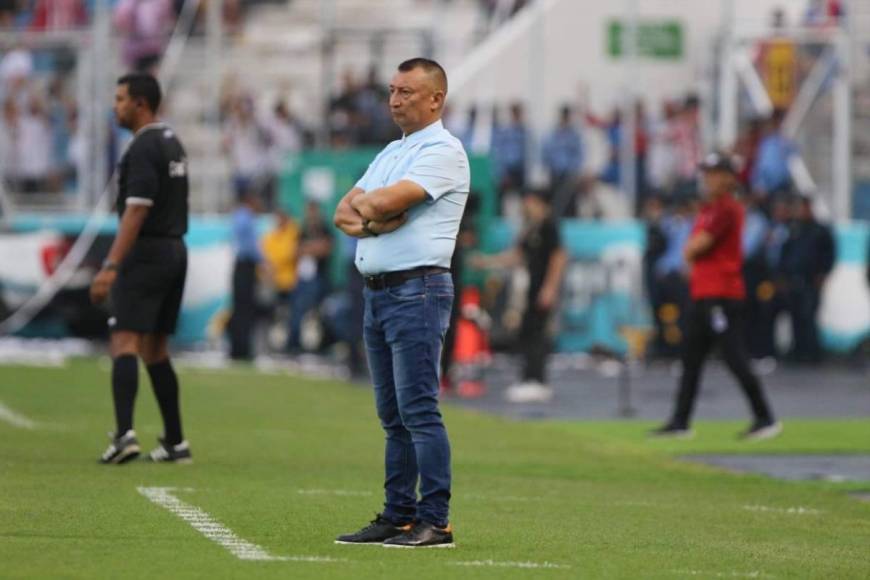 Humberto Rivera: El entrenador renovó su vínculo con Potros por un año más. Dirigirá la Copa Centroamericana de Concacaf.