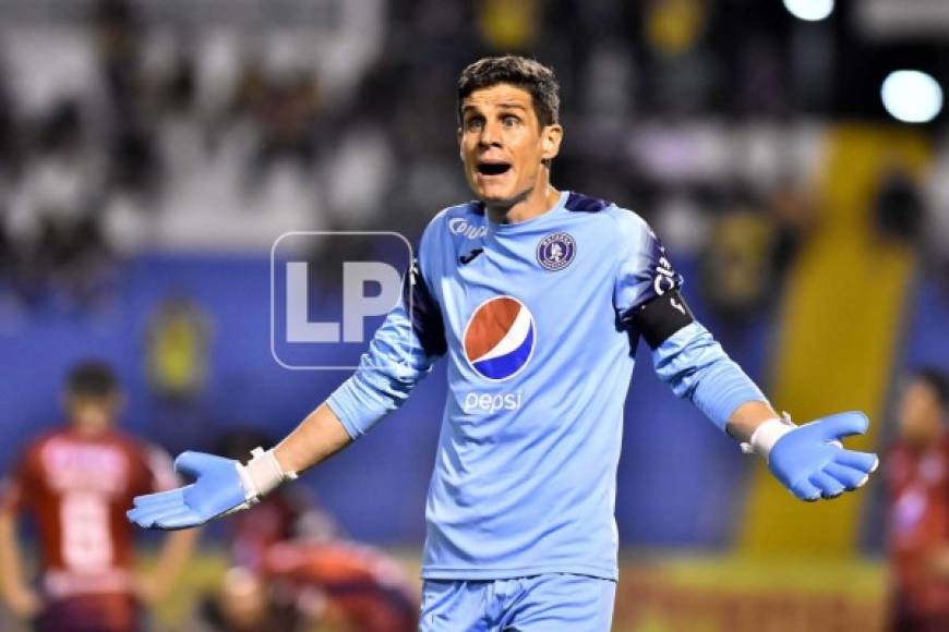 El portero argentino Jonathan Rougier reclamando tras el gol de Darixon Vuelto.