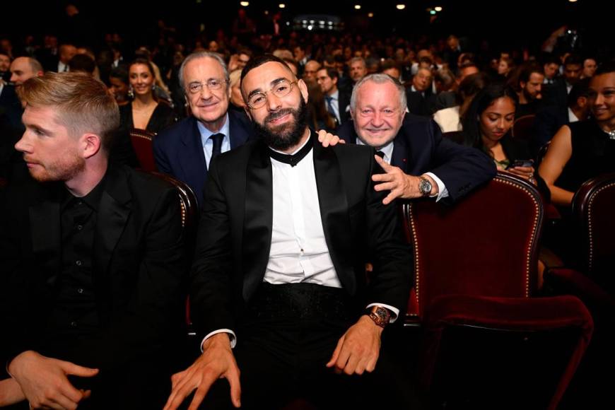 La alegría de Karim Benzema antes de recibir su primer Balón de Oro.