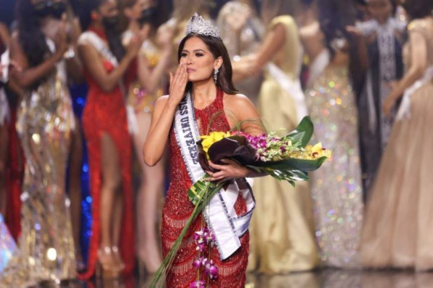 Meza, una ingeniera de software de 26 años, lleva así la tercera corona de Miss Universo a México, después de Lupita Jones, quien ganó en 1991, y Ximena Navarrete, quien logró el título en 2010.<br/>
