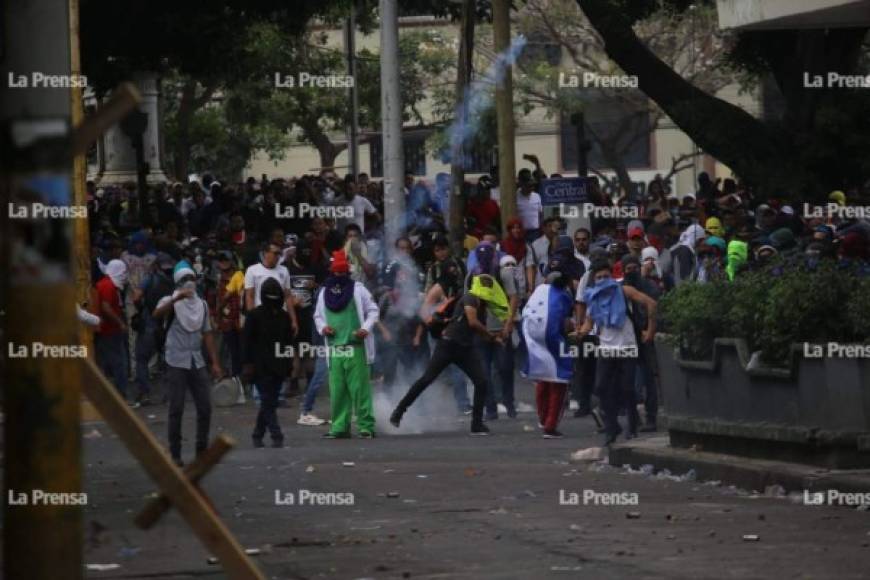 Impactantes fotos de la jornada de protestas en Tegucigalpa