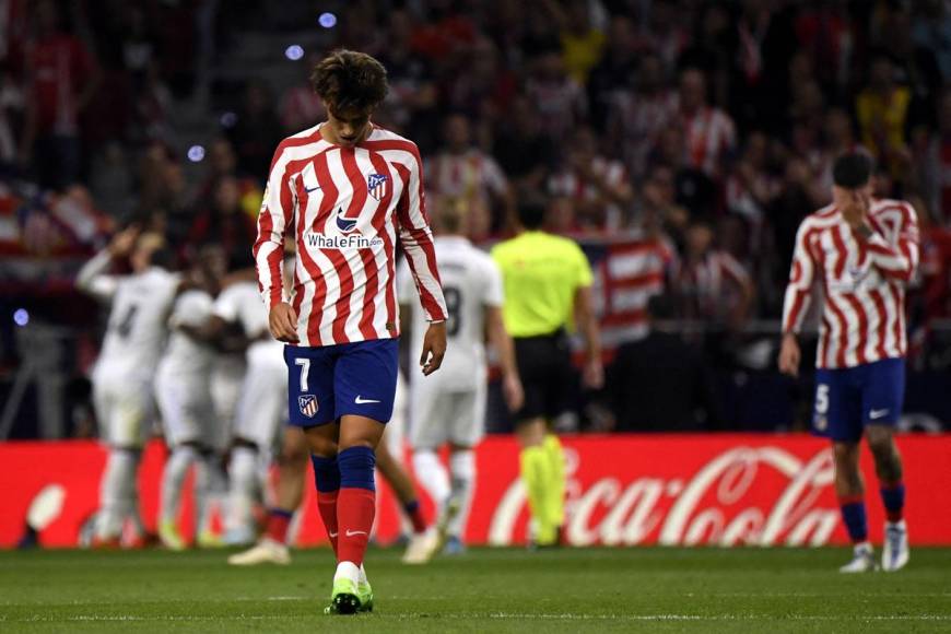 Joao Félix, cabizbajo tras el primer gol del Real Madrid.