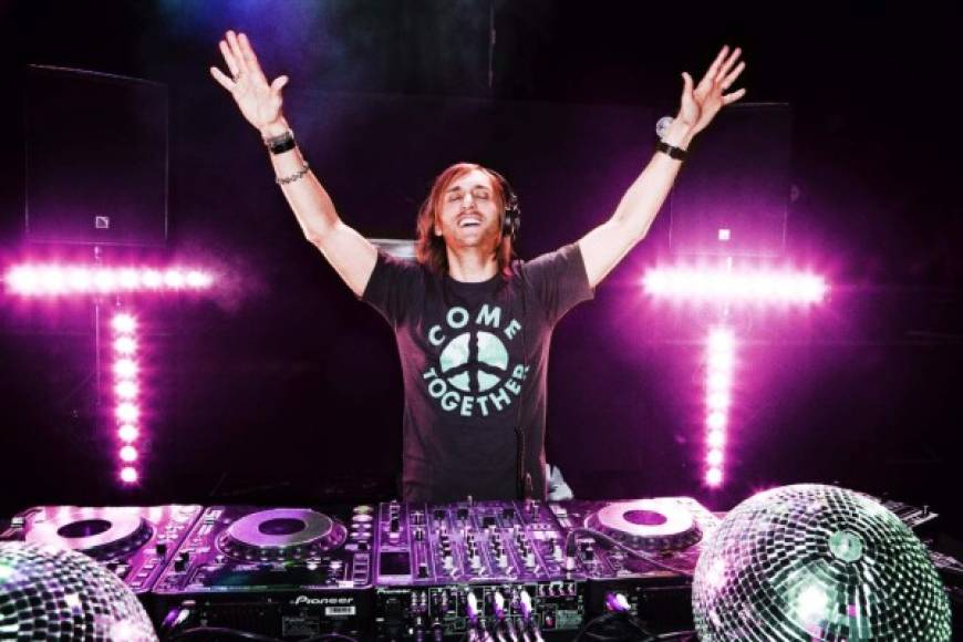 Aunque muy popular, David Guetta se queda en segundo lugar de la lista con sus 37 millones de dólares obtenidos.