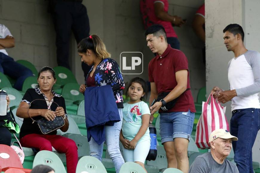 La familia del jugador de Marathón, Francisco Martínez, llegó al estadio Yankel Rosenthal para el derbi contra el Real España.