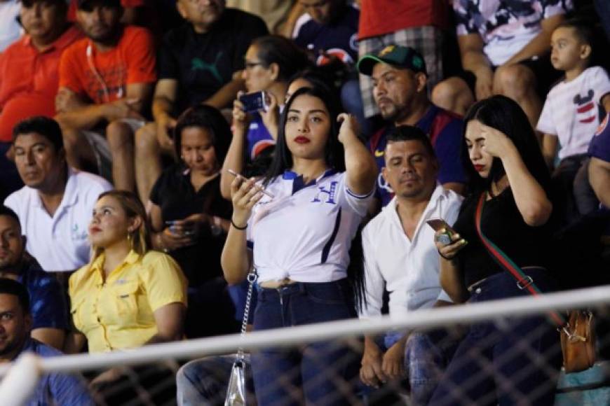 Gran ambiente se vivió en el estadio Humberto Micheletti con el partido que disputaron Honduras Progreso y Motagua.