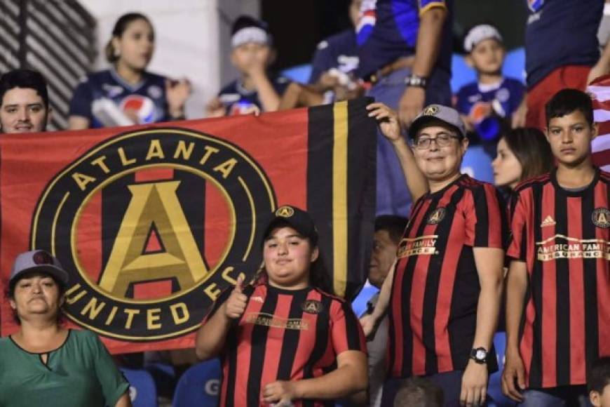 Para sorpresa de muchos, estos aficionados se hiceron presente para apoyar al Atlanta United de la MLS.