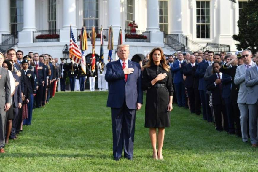 Donald Trump y su esposa, Melania, lideraron los homenajes a las víctimas de los atentados terroristas del 11 de septiembre, conmemorando el 18 aniversario del fatídico día que marcó un antes y un después en Estados Unidos.