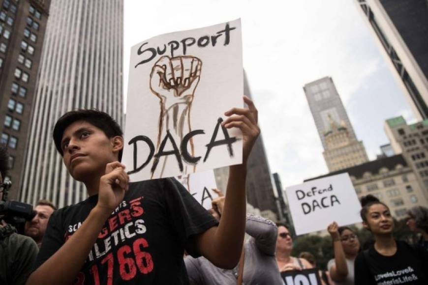 Dreamers defienden el DACA frente a la Torre Trump