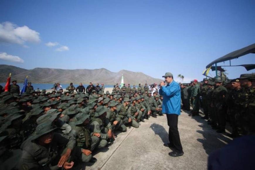 La Fuerza Armada es considerada el principal sostén de Maduro y aunque su cúpula le ha declarado 'lealtad absoluta' y unidad, muestra fisuras.