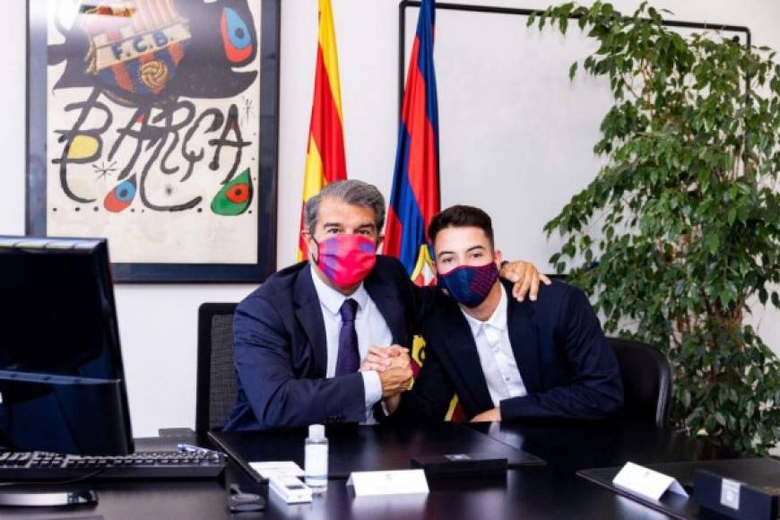 El FC Barcelona anunció la renovación del extremo marroquí de 19 años, Zacarías Ghailán, por tres temporadas, hasta el 30 de junio de 2024, más dos opcionales. El jugador, que ha finalizado etapa juvenil, continuará vinculado al club culé con una cláusula de rescisión de 50 millones de euros, mientras sea jugador del Barça B y de 100 millones en caso de subir al primer equipo.