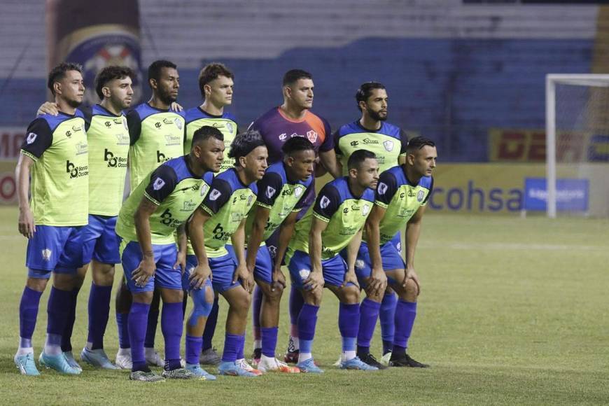 El 11 titular de los Potros del Olancho FC en el estadio Olímpico Metropolitano de San Pedro Sula.