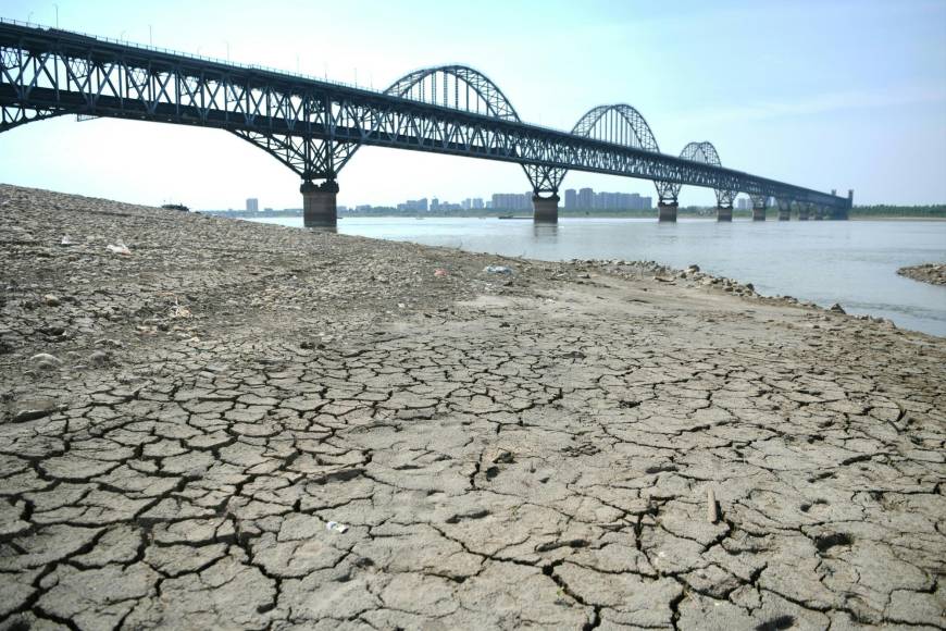 El calor afecta con especial virulencia a las provincias del centro y el este del gigante asiático y la cuenca del río Yangtsé, el más largo de China y el tercero del mundo y que recorre el centro del país.