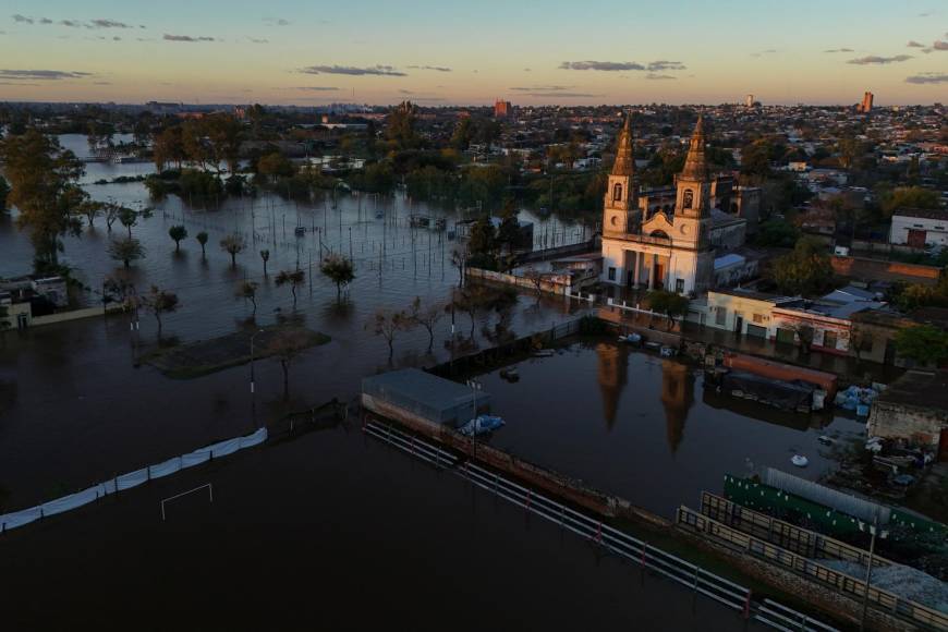 Las inundaciones castigan varios países del mundo, agravadas por el cambio climático