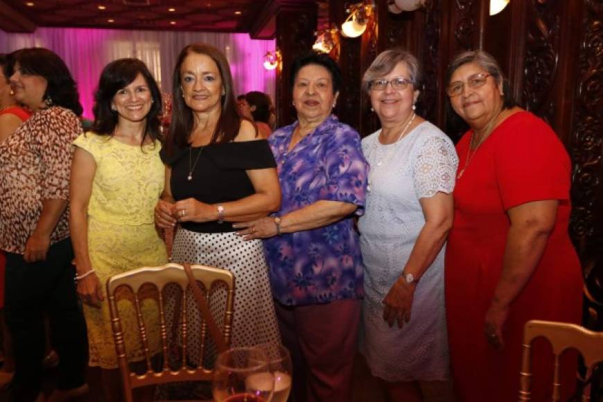 Mayra Peña, Suyapa Ávila, Maura Rodríguez, Ana Alicia Castillo y Fátima Mejía.