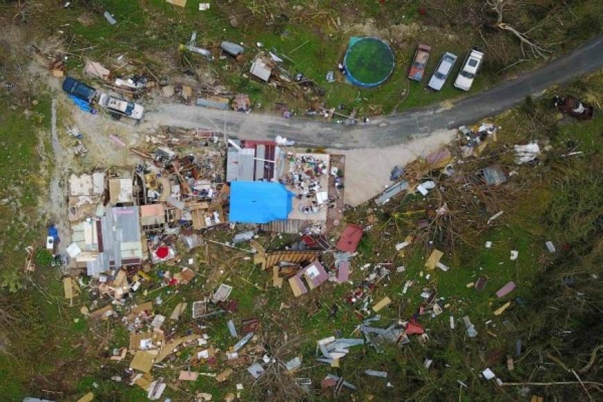 El gobernador de Puerto Rico, Ricardo Rosselló, dijo que cinco días después de que María partiera por la mitad la isla se está cerca de una crisis humanitaria que se puede evitar si se consiguen recursos suficientes para hacer frente a la recuperación.