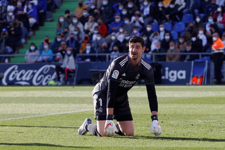 El portero belga Thibaut Courtois no pudo evitar el gol del Getafe luego del tremendo error de su compañero Militao.