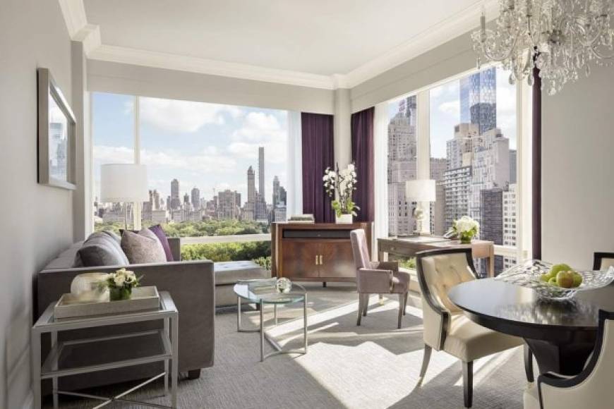 Las ventanas están diseñadas para enmarcar las inigualables vistas del Central Park, Lincoln Center y la icónica Quinta Avenida de Nueva York.