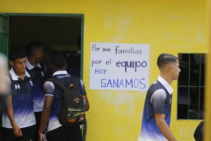 “Por sus familias, por el equipo, hoy ganamos”, ese fue el mensaje que se colocó en el camerino del Honduras Progreso.