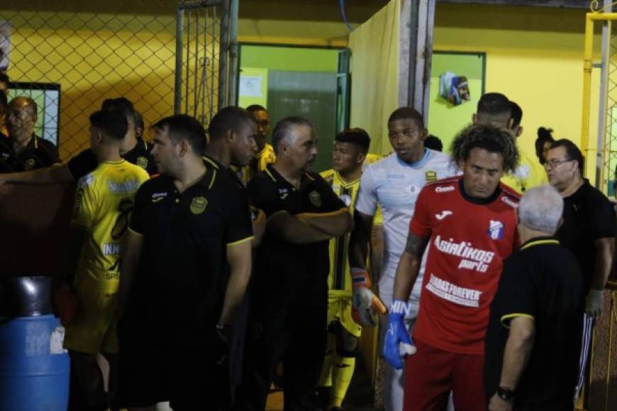 La incertidumbre se apoderó de los equipos Honduras Progreso y Real España. El partido comenzó casi una hora después por falta de luz en un sector del estadio Humberto Micheletti.