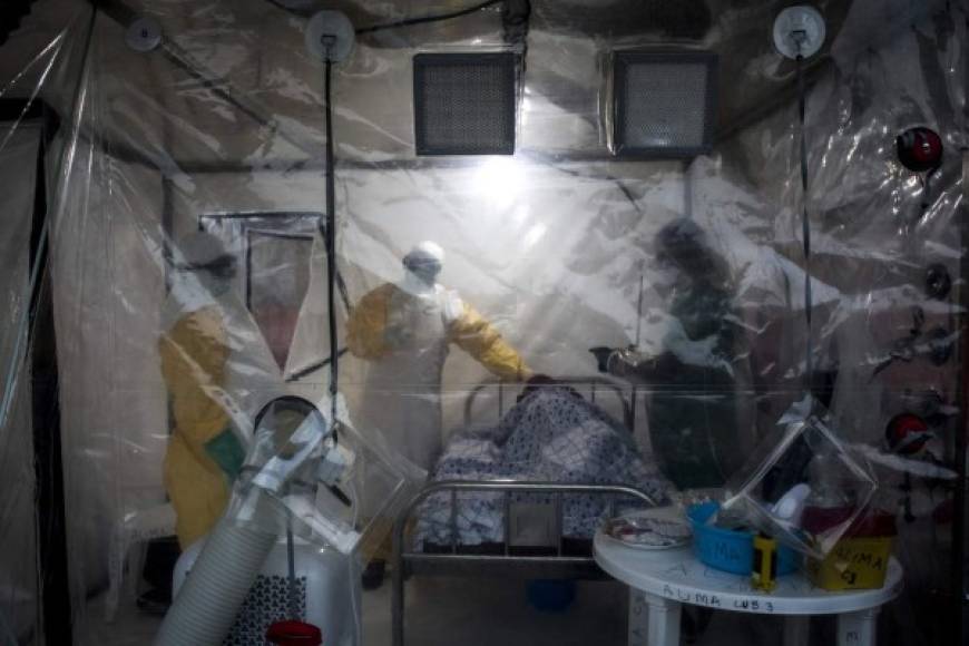 La peor epidemia de la historia surgió en el sur de Guinea en diciembre de 2013 y se propagó a los países vecinos de África occidental. Foto AFP