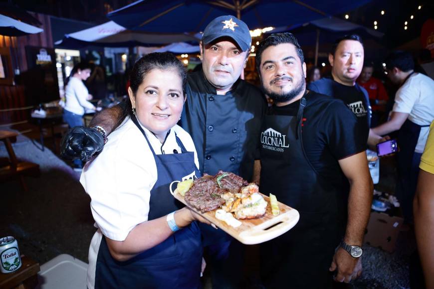 Los equipos participantes presentaron sus platillos a los chefs