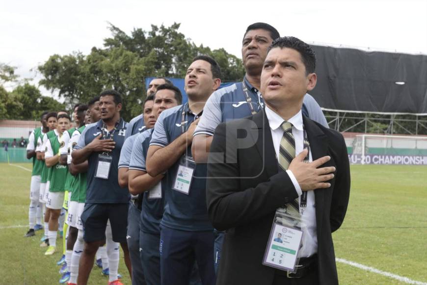 Luis Alvarado marcha con campaña con la Sub-20 de Honduras. Momento en donde se entonaron las sagradas notas del Himno Nacional de Honduras.