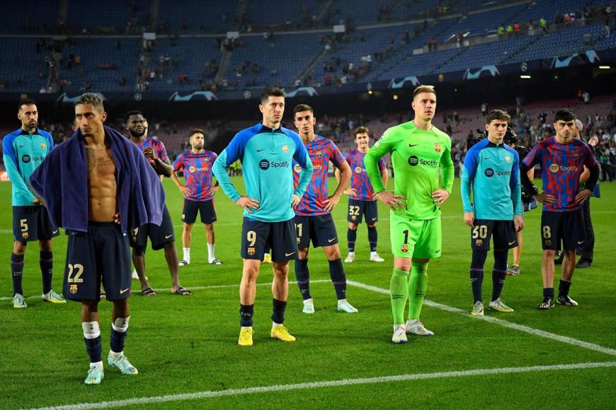 Los jugadores del Barcelona le dieron la cara a los aficionados al final del partido.