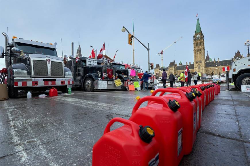 Las masivas protestas contra las medidas sanitarias en Canadá han convertido a los manifestantes en los nuevos héroes de los conservadores y de los opositores a las restricciones en varios países, que toman a los camioneros canadienses como fuente de inspiración.