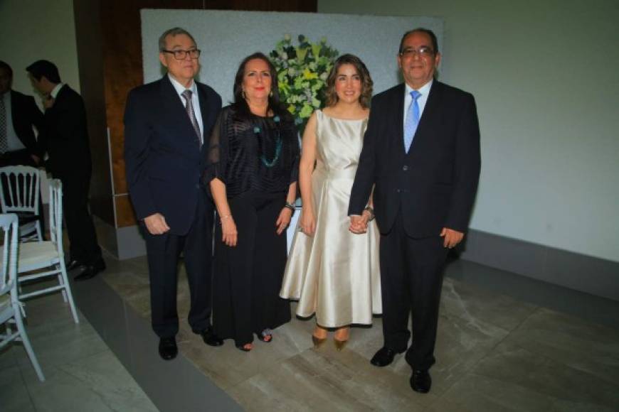 Leonel y Luisa Lacayo con Gloria y José Corrales.