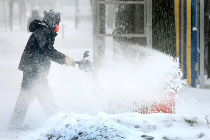 Illinois e Indiana también se preparan para las mayores nevadas de este invierno, de entre 30 y 45 cm (de 12 a 18 pulgadas) para este jueves por la noche.