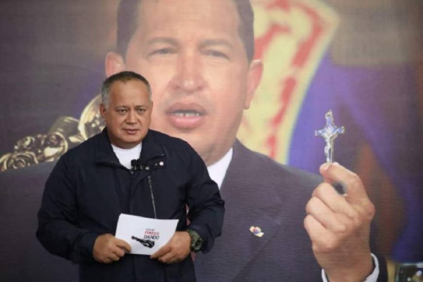 Cabello está sujeto a sanciones estadounidenses y Washington le ha acusado de tener lazos con el narcotráfico, especificamente con el cartel de los soles.