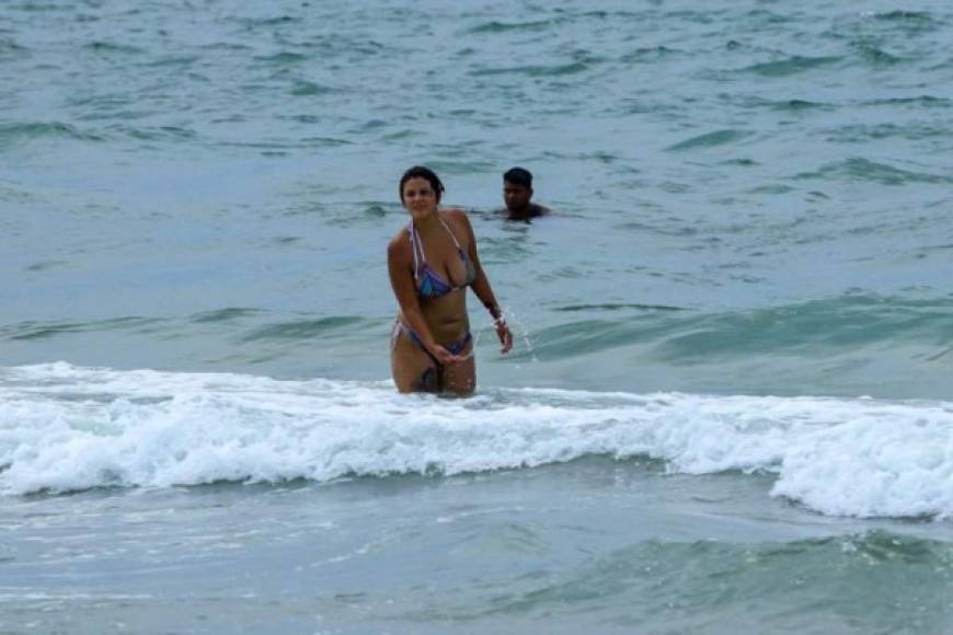 El calor hace que muchos prefieran las playas para refrescarse todo el día.