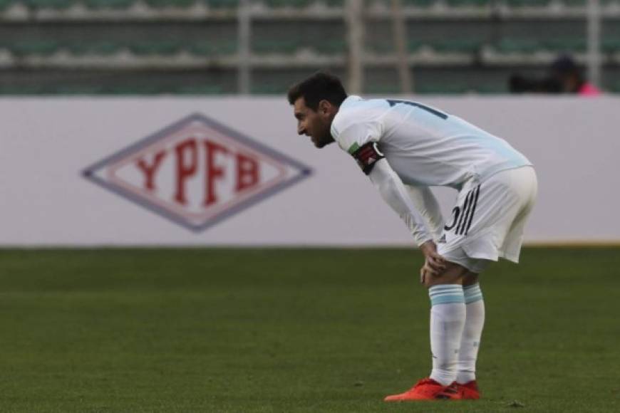 Lionel Messi se mostró cansado en varios tramos del partido.