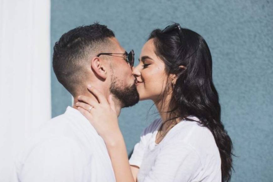 Hace ya más de dos años que Becky G y el futbolista Sebastian Lletget forman una de las parejas más estables de la crónica social estadounidense, pero a diferencia de otras celebridades, la cantante y su chico no son demasiado dados a intercambiar muestras públicas de afecto.