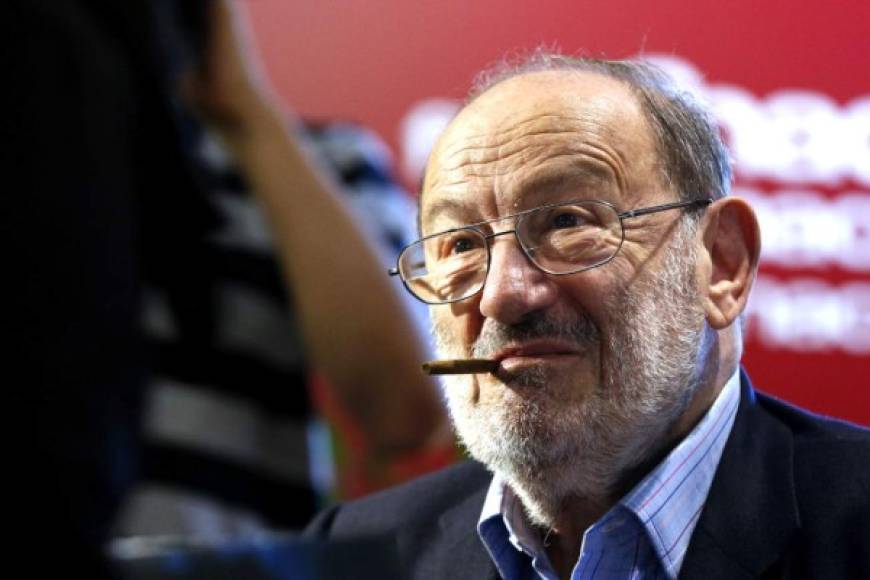 7. Italia lloró la partida del filósofo Umberto Eco.<br/>Umberto Eco, el escritor y semiólogo italiano, quien criticó a lo largo de su vida la manipulación en el periodismo y la corrupción y autor de obras inolvidables como La isla del día antes, falleció el 19 de febrero a los 84 años.