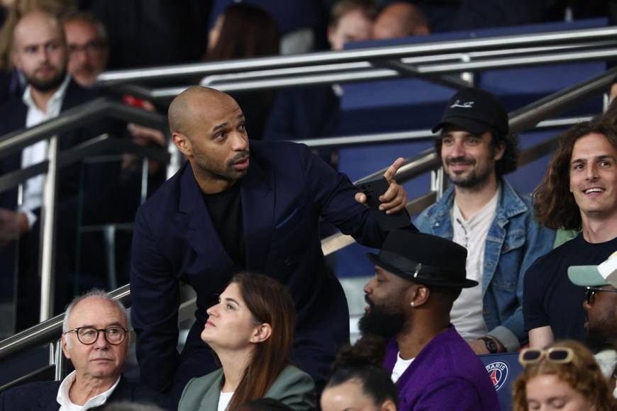 El exfutbolista francés Thierry Henry, gran amigo de Kylian Mbappé, no se perdió el partido PSG-Lens.