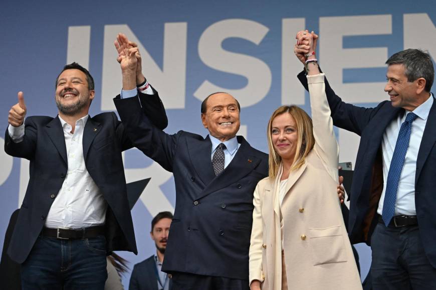 La ultraderechista Liga de Matteo Salvini y la derecha moderada de Forza Italia de Silvio Berlusconi se aliaron con Hermanos de Italia para lograr la victoria histórica de la ultraderecha.