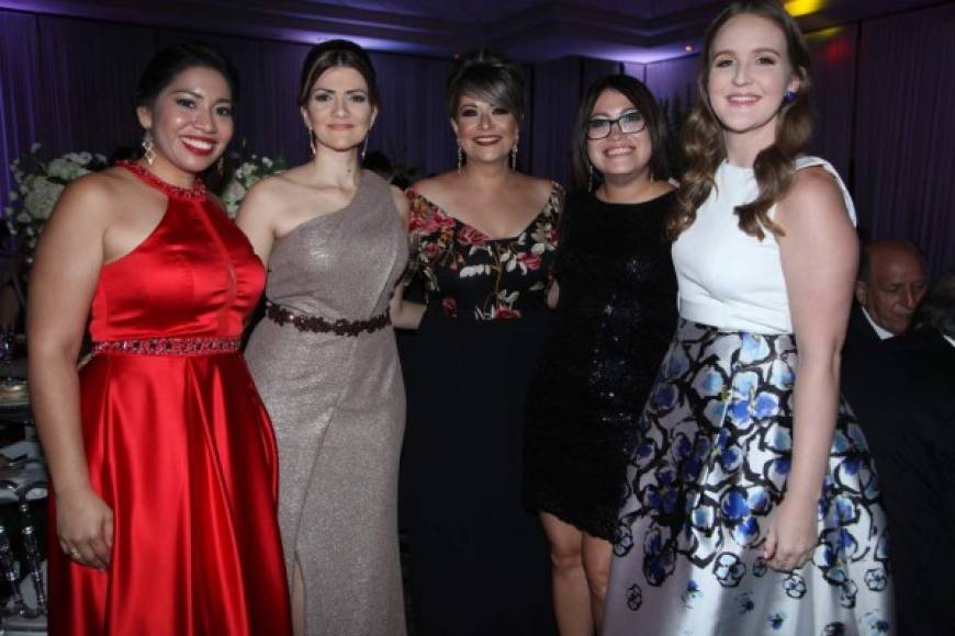 Daniela Osorio, Keren Villalobos, Karen Handal, Sofía Hernández y Raquel Medina.